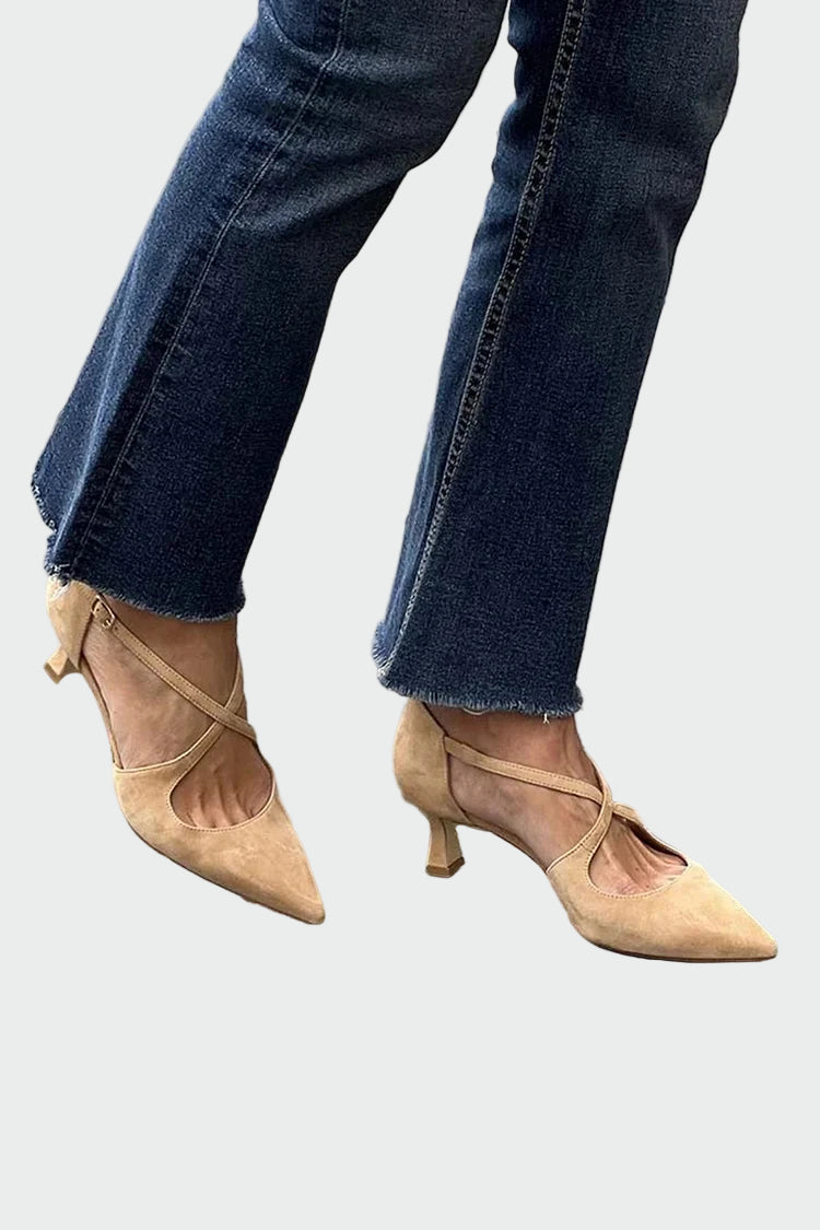 Aukštakulniai bateliai su smailu noseliu