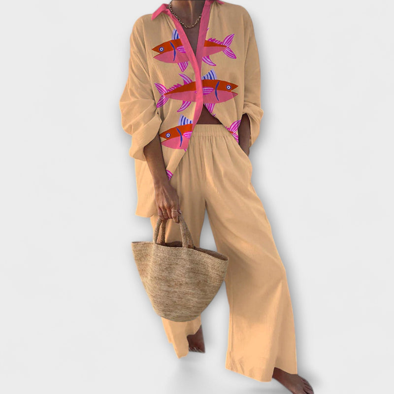 Evalisse – Lino kostiumas su žuvų raštu