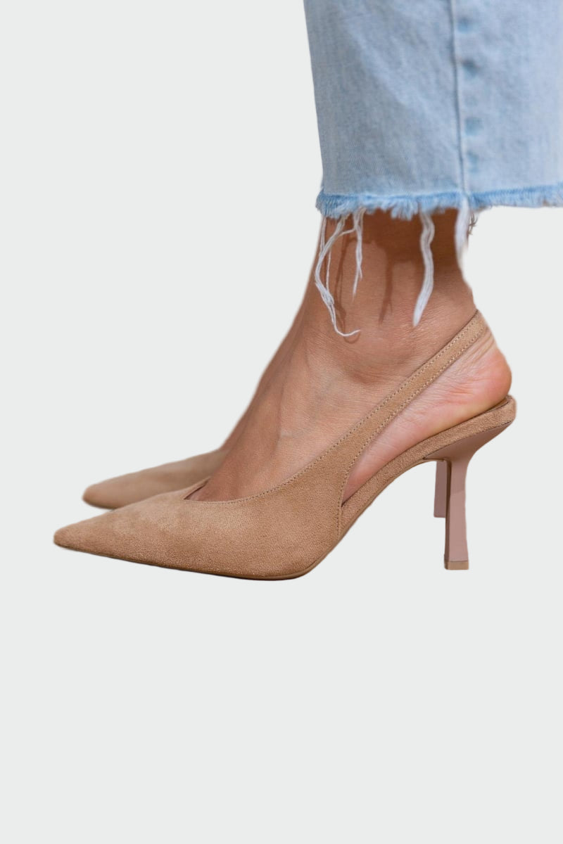 Batai su užsegimu gale